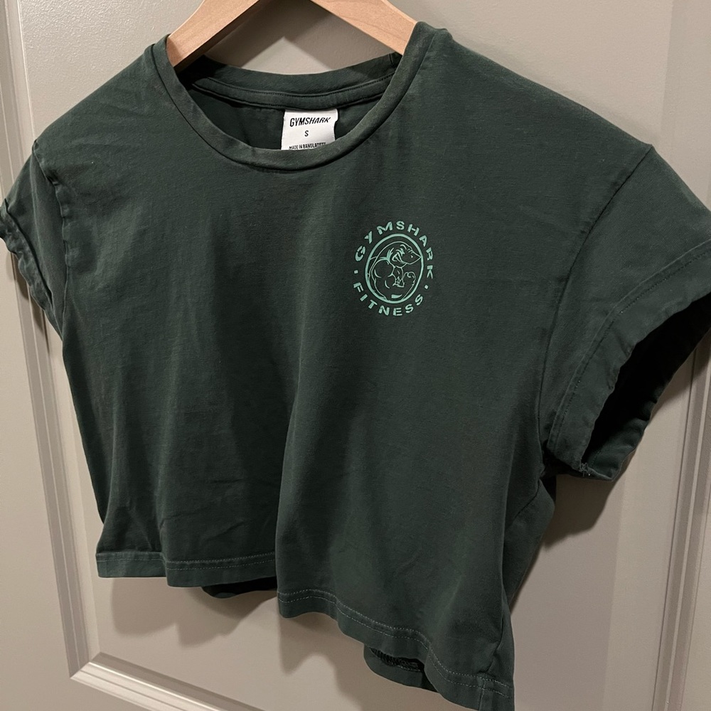 Gymshark Women’s Green Cropped Shirt